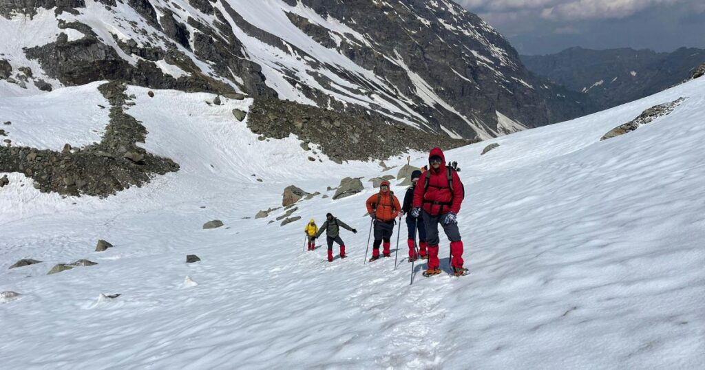 Himalayan mountain pass covered in snow